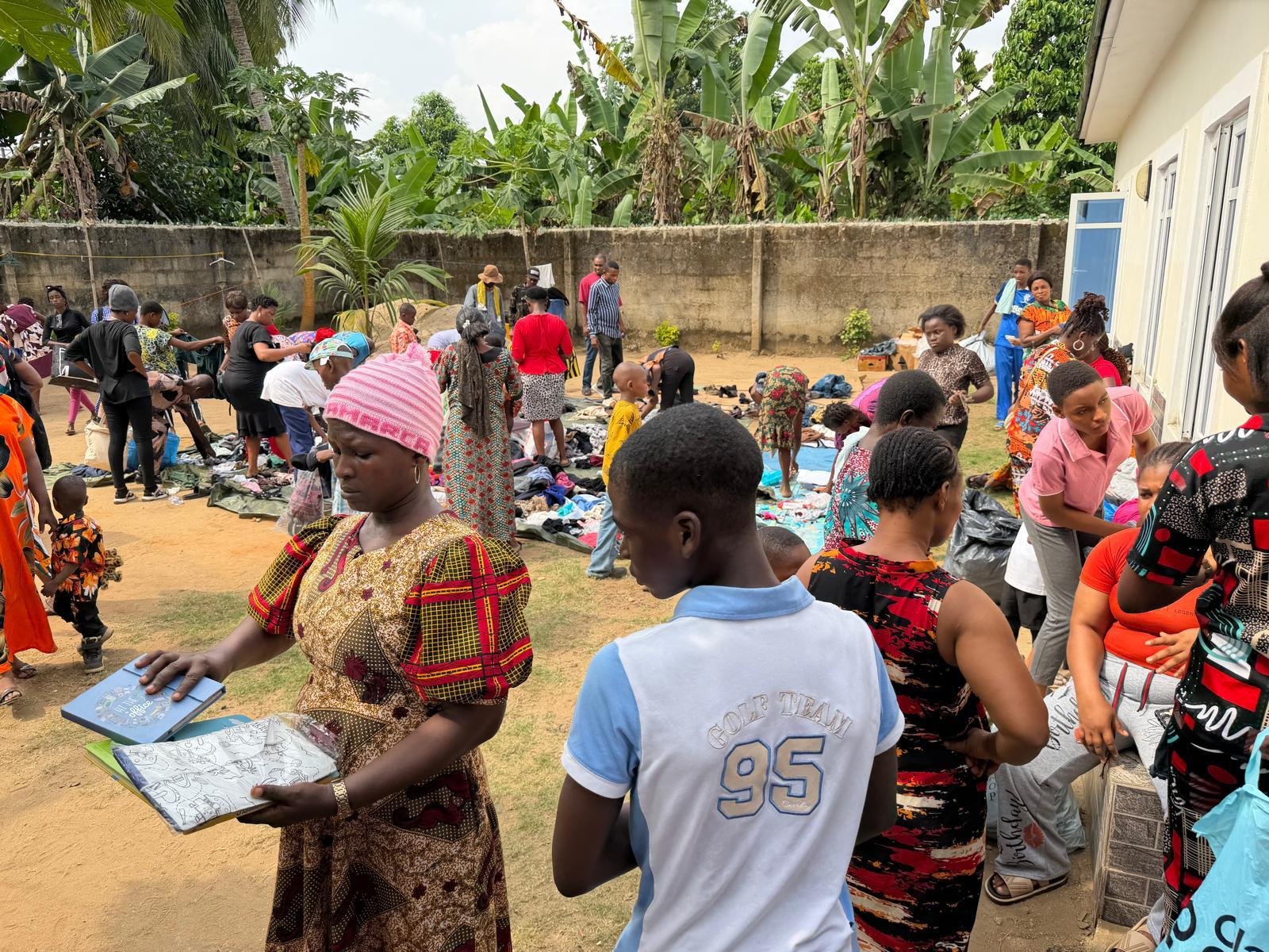 Sweden-Based Akwa Ibom Philanthropist Marks Parents’ 30th Anniversary with Massive Community Outreach