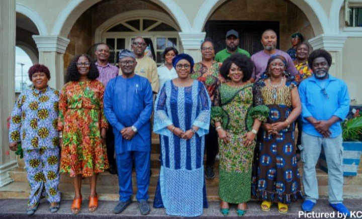 UNICROSS VC Gifts Otu’s Wife Artworks Over Tinubu’s Visit